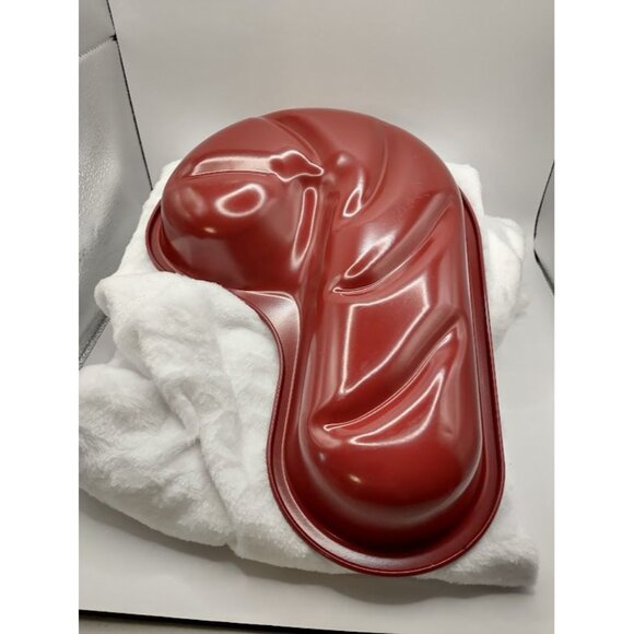 Wilton Non-Stick Cake Pan & Holiday Mini Cutter Set - Picture 7 of 10